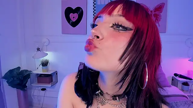 Snapshot of Zoe_Lynch_ chatting on 05.08.26 Zoe Lynch online show from 05.08.26