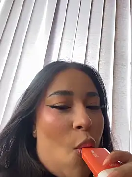 Zoey thompson online show from 09.30.25