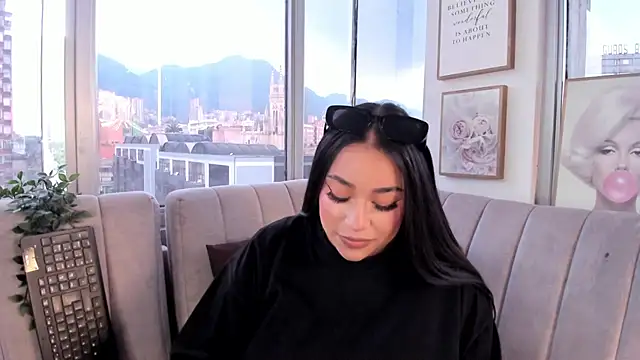 Zoey thompson online show from 10.10.25