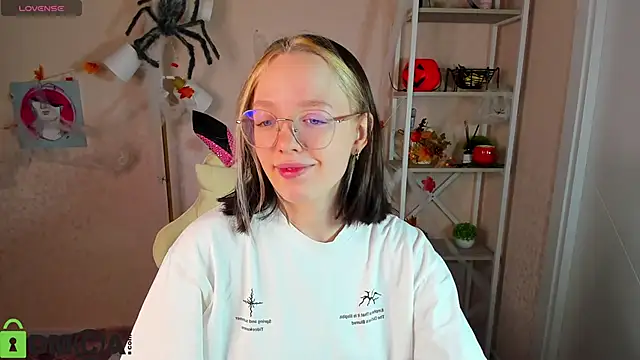 Snapshot of R0cket_bunny chatting on 11.07.25 R0cket bunny online show from 11.07.25