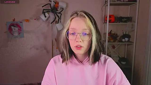 Snapshot of R0cket_bunny chatting on 11.11.25 R0cket bunny online show from 11.11.25