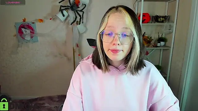 Snapshot of R0cket_bunny chatting on 11.12.25 R0cket bunny online show from 11.12.25