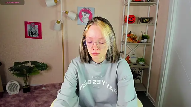 Snapshot of R0cket_bunny chatting on 11.19.25 R0cket bunny online show from 11.19.25