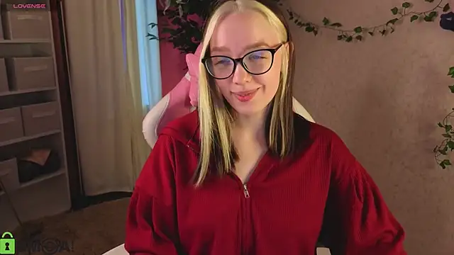 Snapshot of R0cket_bunny chatting on 04.08.26 R0cket bunny online show from 04.08.26