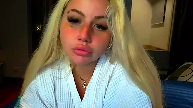 Snapshot of TiaDoll chatting on 11.15.25 TiaDoll online show from 11.15.25