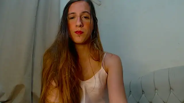 Snapshot of FemmeAngel chatting on 09.25.25 FemmeAngel online show from 09.25.25