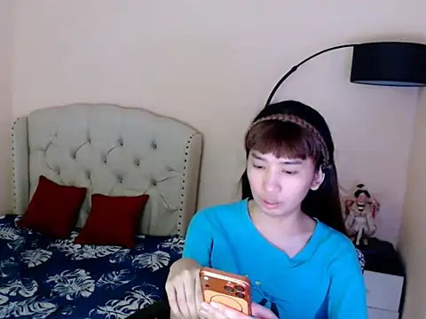 Snapshot of ShantalFoxxy_ chatting on 06.19.26 ShantalFoxxy online show from 06.19.26