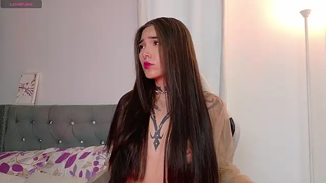 Snapshot of sara_queen10 chatting on 02.13.26 sara queen10 online show from 02.13.26