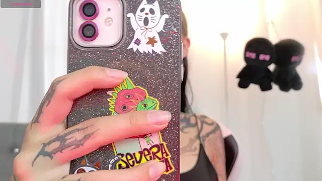 Snapshot of sara_queen10 chatting on 02.18.26 sara queen10 online show from 02.18.26