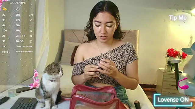 Snapshot of sweet_artemiis chatting on 05.26.26 sweet artemiis online show from 05.26.26