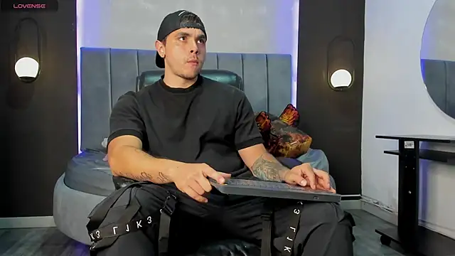 Liam walk  online show from 09.12.25