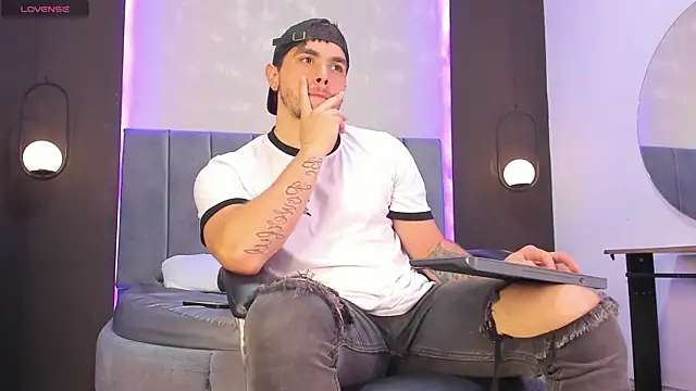 Liam walk  online show from 11.10.25