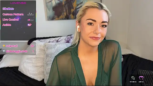 Snapshot of kinkylilsweetie chatting on 03.26.26 kinkylilsweetie online show from 03.26.26