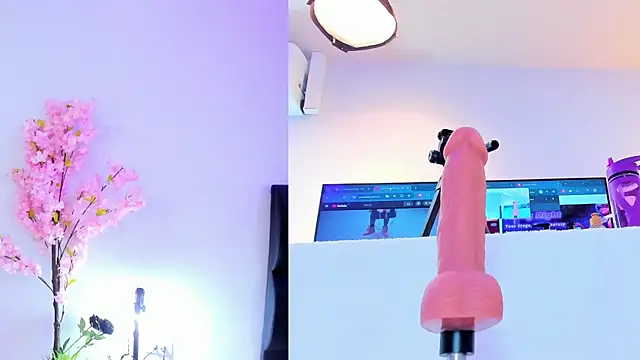 Snapshot of maily_zanss chatting on 12.04.25 maily zanss online show from 12.04.25