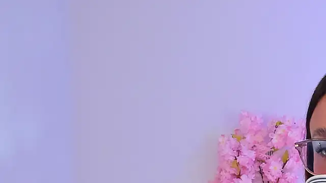 Snapshot of maily_zanss chatting on 12.13.25 maily zanss online show from 12.13.25