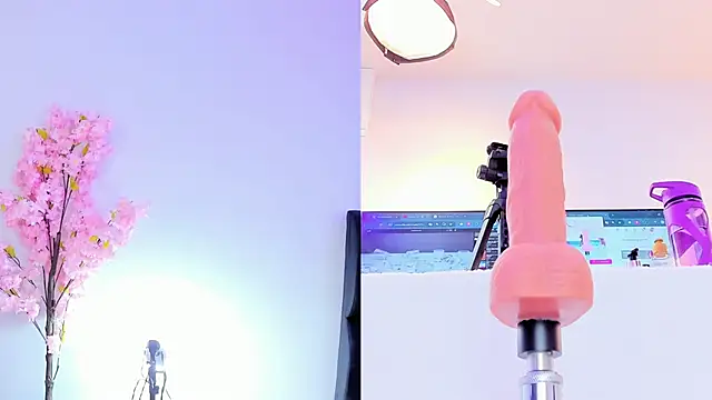 Snapshot of maily_zanss chatting on 02.13.26 maily zanss online show from 02.13.26