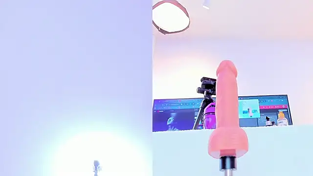 Snapshot of maily_zanss chatting on 02.17.26 maily zanss online show from 02.17.26