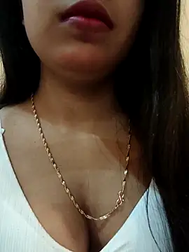 Maahhii 2 online show from 11.15.25