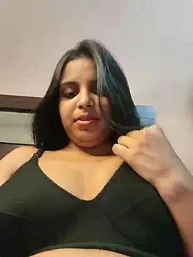 Snapshot of Maahhii_2 chatting on 04.28.26 Maahhii 2 online show from 04.28.26