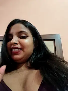 Snapshot of Maahhii_2 chatting on 05.18.26 Maahhii 2 online show from 05.18.26