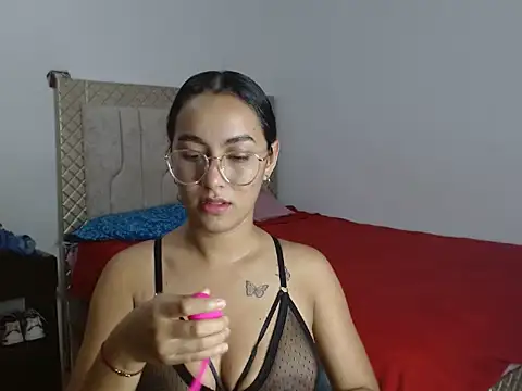 Snapshot of KatyCoupleHot chatting on 10.23.25 KatyCoupleHot online show from 10.23.25