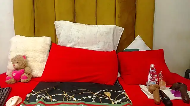 RoundaAssx22 online show from 02.20.26