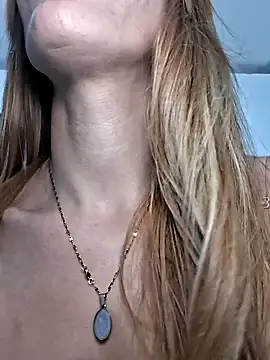Snapshot of Elianasuarezz chatting on 05.16.26 Elianasuarezz online show from 05.16.26