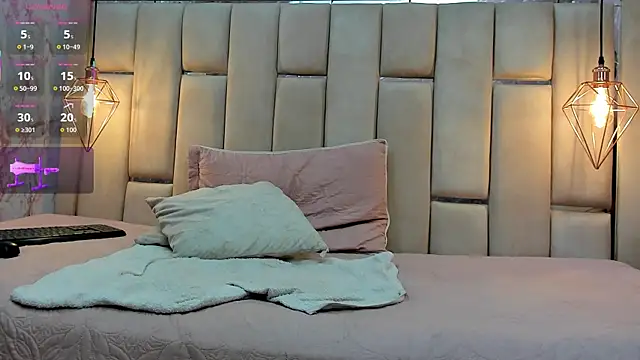 Snapshot of ALYANNA_HOT_ chatting on 09.19.25 ALYANNA HOT online show from 09.19.25