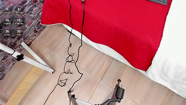 Snapshot of ALYANNA_HOT_ chatting on 10.13.25 ALYANNA HOT online show from 10.13.25