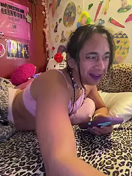 Snapshot of TranSexualJade95 chatting on 04.15.26 TranSexualJade95 online show from 04.15.26