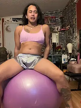 Snapshot of TranSexualJade95 chatting on 06.18.26 TranSexualJade95 online show from 06.18.26