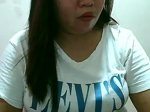 Snapshot of fresh_rosie chatting on 11.23.25 fresh rosie online show from 11.23.25