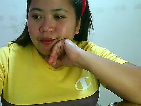 Snapshot of fresh_rosie chatting on 12.05.25 fresh rosie online show from 12.05.25