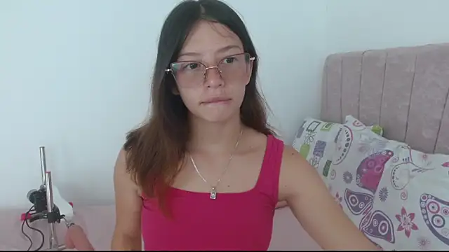 Snapshot of Tiiana chatting on 05.28.26 Tiiana online show from 05.28.26