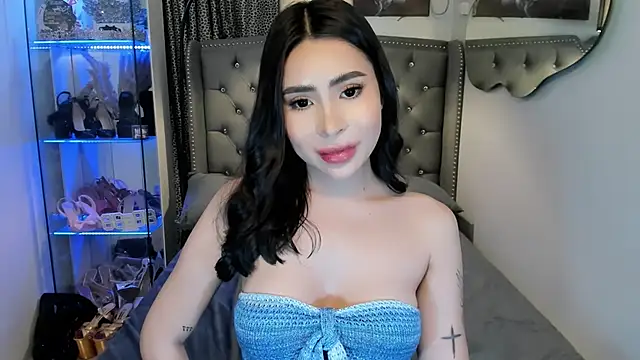 Snapshot of Claudia_empress chatting on 10.22.25 Claudia empress online show from 10.22.25