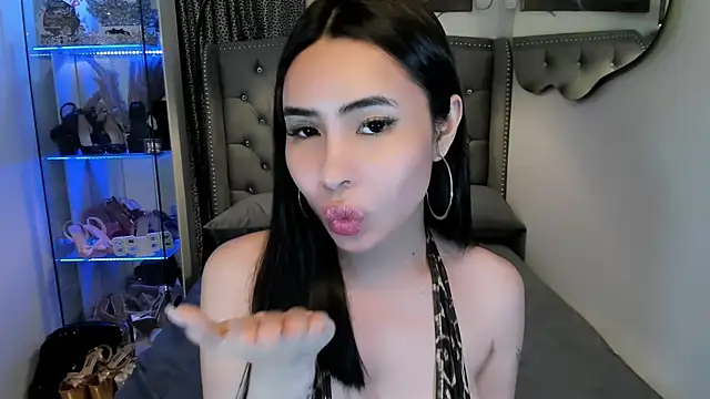 Snapshot of Claudia_empress chatting on 10.24.25 Claudia empress online show from 10.24.25