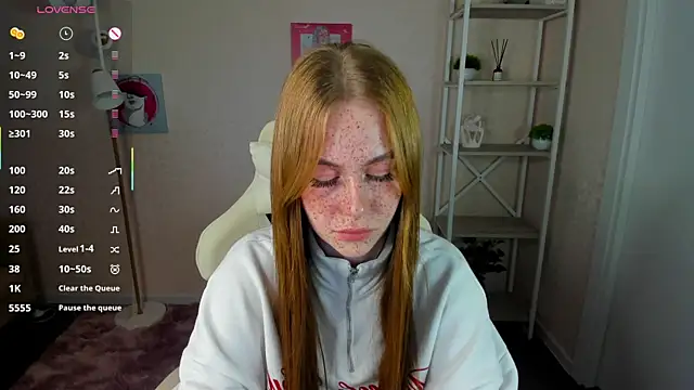 Snapshot of Roxy_Sunnny chatting on 10.05.25 Roxy Sunnny online show from 10.05.25