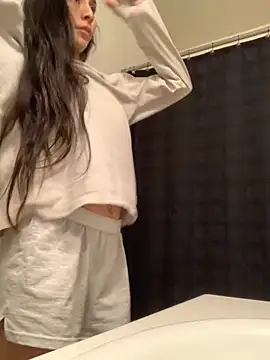 Snapshot of lovinlush chatting on 11.16.25 lovinlush online show from 11.16.25