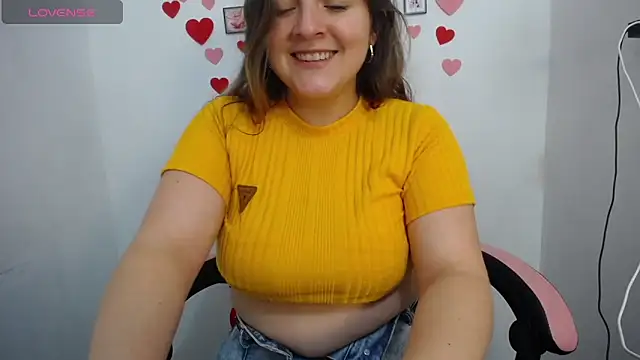 Snapshot of Pregnant_Kloe chatting on 06.10.26 Pregnant Kloe online show from 06.10.26