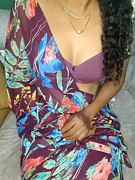 Snapshot of Tamilpallavi chatting on 11.18.25 Tamilpallavi online show from 11.18.25