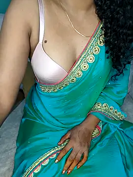 Snapshot of Tamilpallavi chatting on 11.30.25 Tamilpallavi online show from 11.30.25