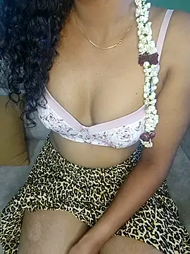 Snapshot of Tamilpallavi chatting on 12.17.25 Tamilpallavi online show from 12.17.25