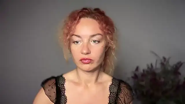 Reddgiirl online show from 10.17.25