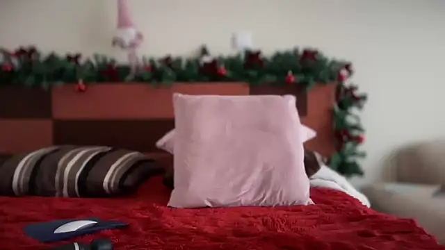 Reddgiirl online show from 12.15.25