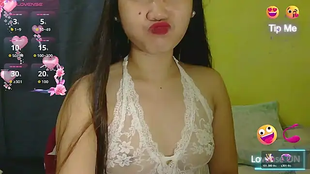 Snapshot of HornyAsian4uxx chatting on 04.17.26 HornyAsian4uxx online show from 04.17.26