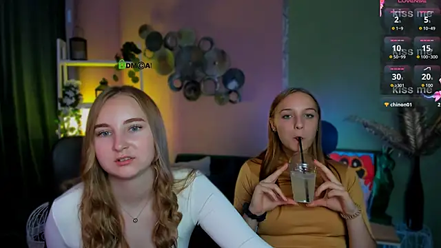 Snapshot of belly_bey chatting on 09.08.25 belly bey online show from 09.08.25