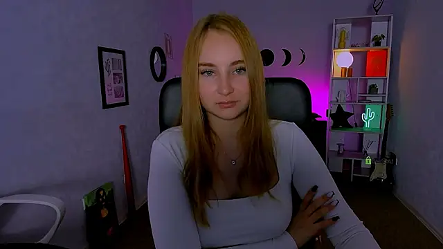 Snapshot of belly_bey chatting on 09.16.25 belly bey online show from 09.16.25