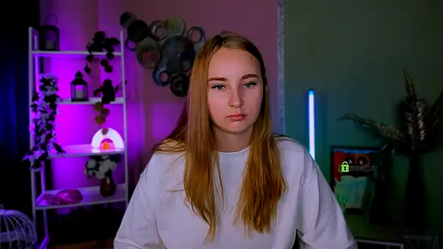 Snapshot of belly_bey chatting on 09.17.25 belly bey online show from 09.17.25