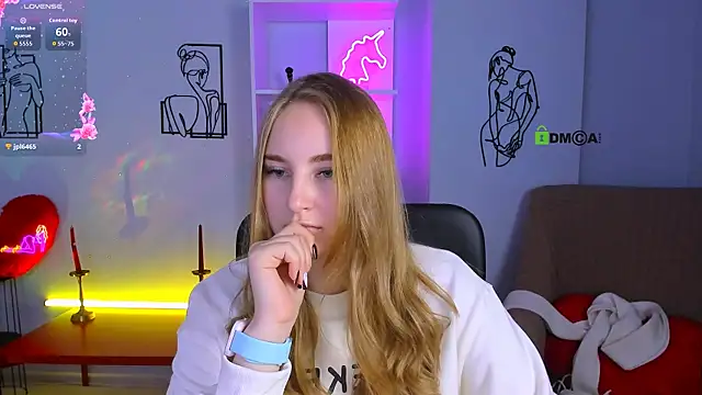 Snapshot of belly_bey chatting on 09.19.25 belly bey online show from 09.19.25