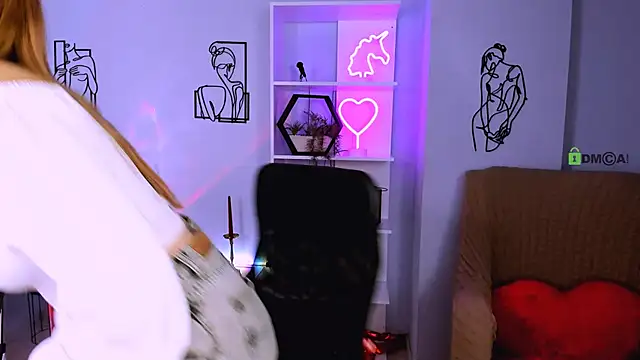 Snapshot of belly_bey chatting on 09.26.25 belly bey online show from 09.26.25